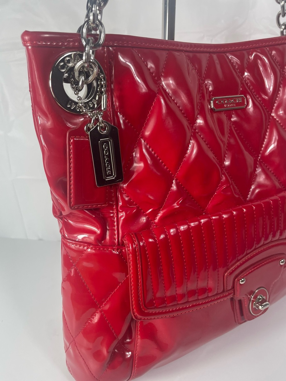 $25 Low Start π¨π¨Coach Poppy Red Liquid Gloss Patent Leather Quilted Bag Y2K - Picture 11 of 13